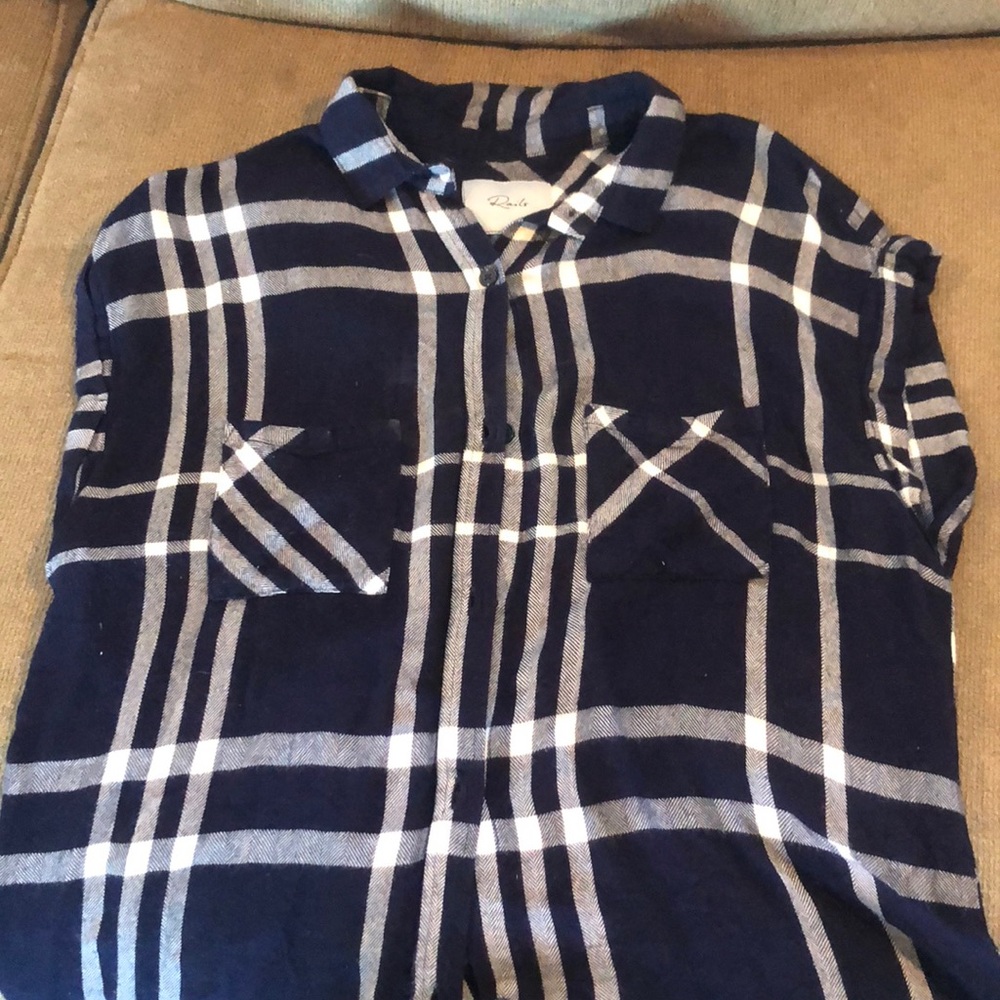 Rails plaid shirt sleeve shirt
